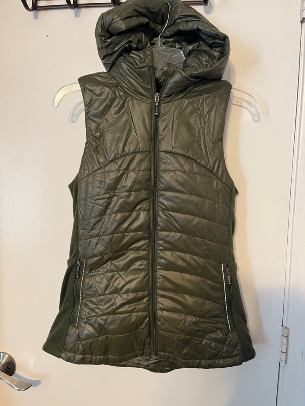 Anorak forest green puffer vest with Detachable hood extra small.